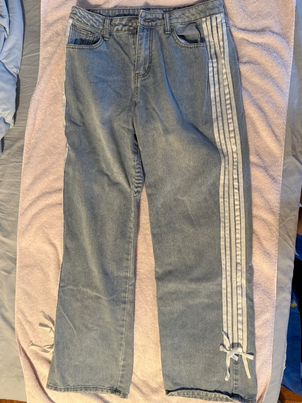 Forever 21 bow side-stripe jeans 28